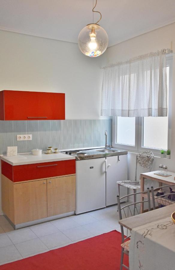 Short Apartment *
